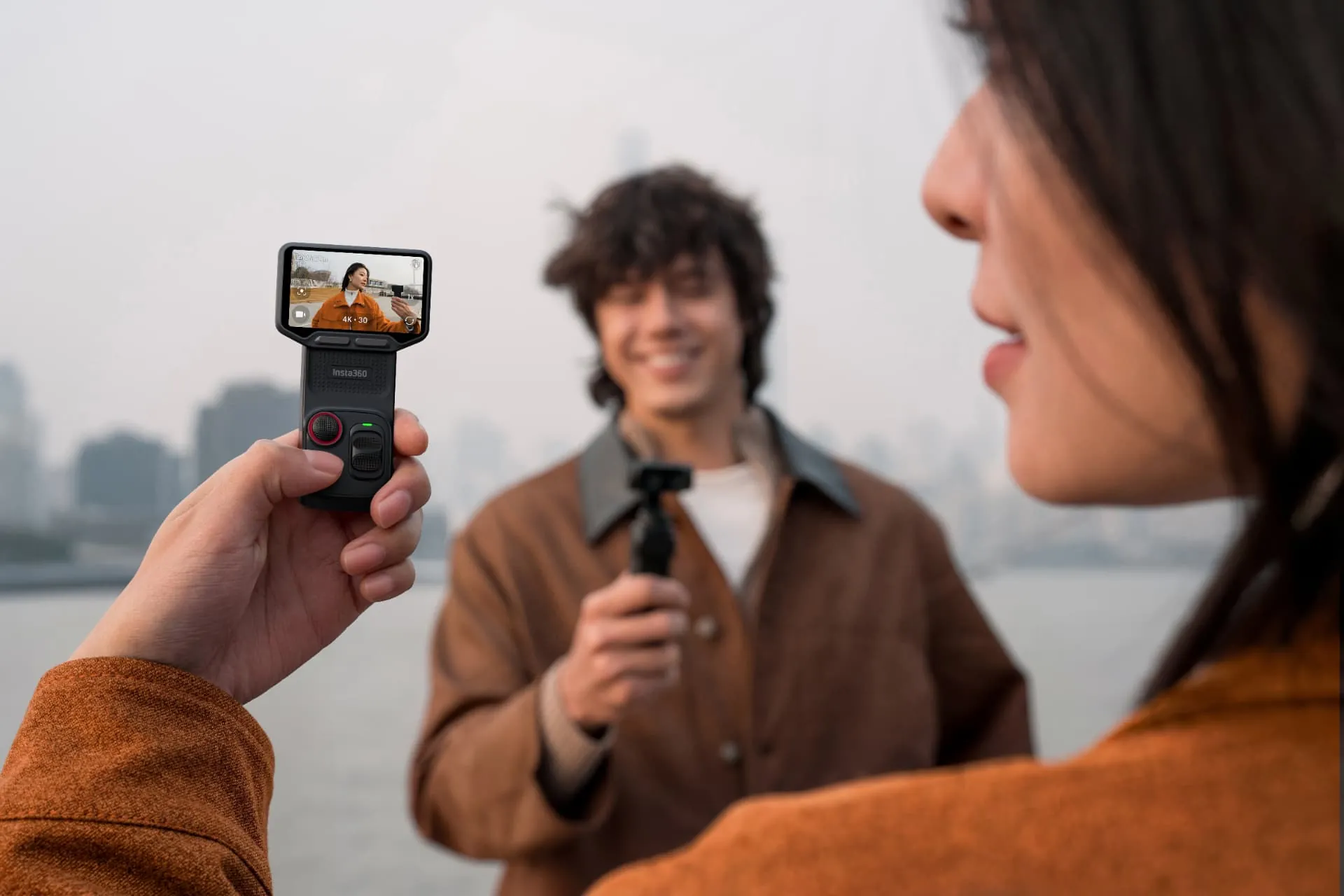 Luna Ultras aftagelige touchscreen-remote brugt som fjernbetjening